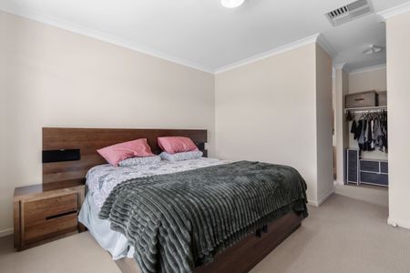 Stylish Family Living in Prime Wollert Location! - Photo 4