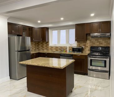 For Lease - 1067 Edgeleigh Avenue Unit# Main, Mississauga, Ontario - Photo 3