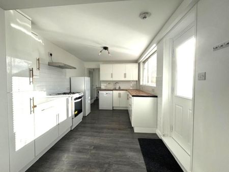 3 bedroom detached house to rent - Photo 5