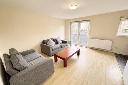 2 Bed, First Floor Flat - Photo 5