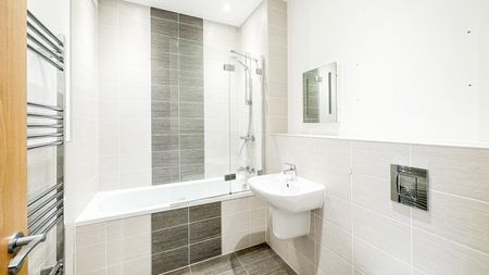 2 bedroom Flat To Let - Photo 3