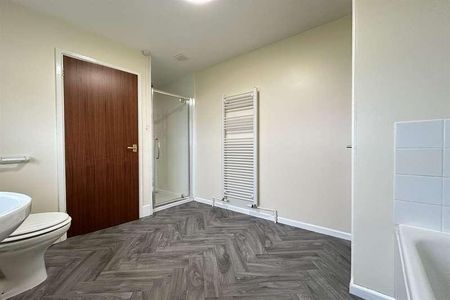 The Bungalow, Water End Lane, Old Basing, Basingstoke, RG24 - Photo 2