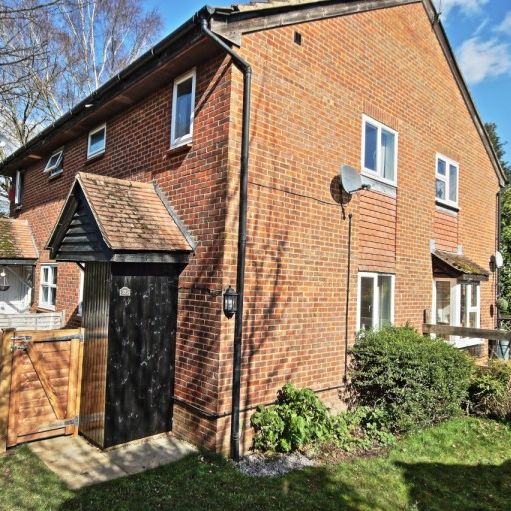 Hawkswell Walk, Woking - Photo 1