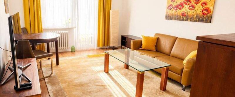 Ab sofort neben dem Schloß voll möblierte 2-Zimmer Balkonwohnung bis 2028 möglich - Photo 1