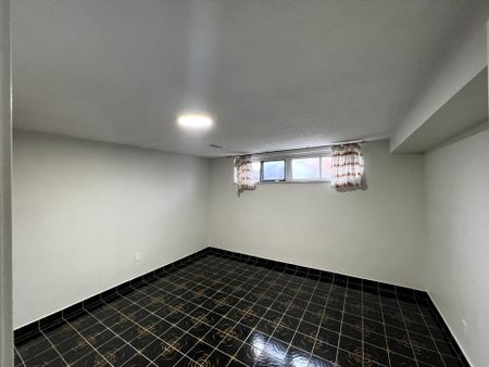 For Lease - 9 Dewlane Drive, Toronto, Ontario - Photo 2