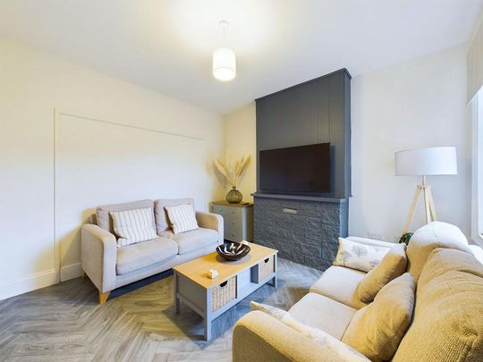 4 bedroom detached house to rent - Photo 1