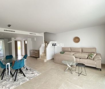 3 Bedroom Townhouse For Rent in Estepona, Málaga - Photo 3