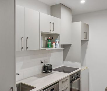 One bed Ramada! - Photo 3