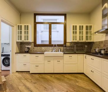 Room in a shared 6-bedroom apartment for rent in Vila de Gràcia, pe... - Photo 1