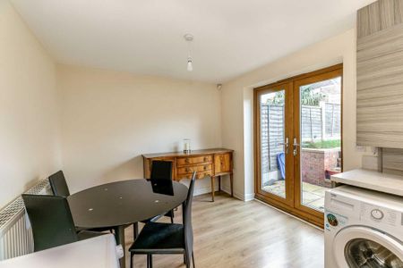 3 bedroom terraced house to rent - Photo 2