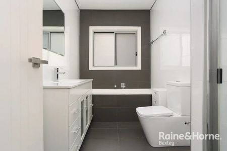 Stylish Inner-West Townhouse in Heart of Canterbury - Photo 4