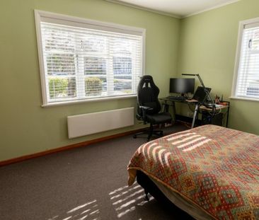 Sunny 2-3 Bedroom on Islington! - Photo 2