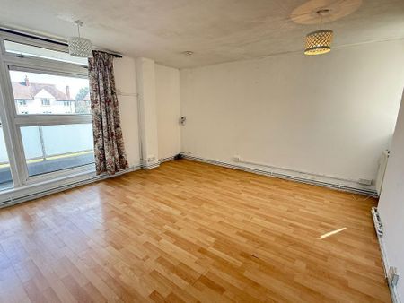 2 bedroom flat to rent - Photo 2