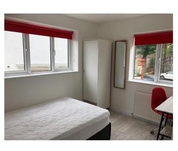 4 bedroom terraced house to rent - Photo 3