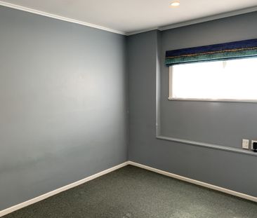 Spacious, one bedroom upstairs unit for rent in an immaculate block... - Photo 3