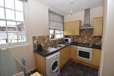 2 bedroom flat to rent - Photo 3