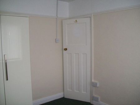 3 bedroom House To Let - Photo 4