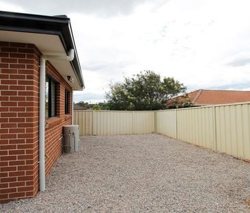 MODERN GRANNY FLAT WITH LOCK UP GARAGE !!! - Photo 6