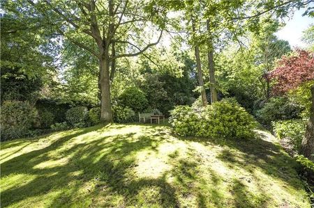 A light and spacious first floor flat - Photo 3