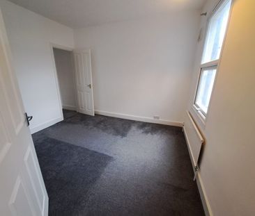3 Bed Terraced House, Richmond Hill, LU2 - Photo 2