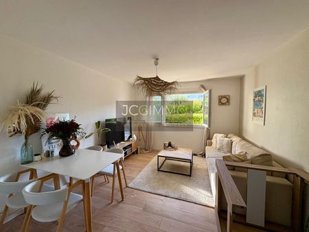 Location Appartement 2 pièces 46m² HYERES 83400 - Photo 4