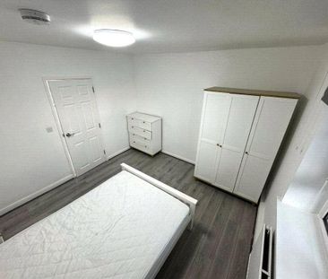 4 bedroom apartment to rent - Photo 6