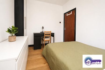 3 Bedroom Flat To Rent - Photo 4