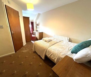 1 bedroom in a house share to rent - Photo 2