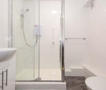 1 bedroom retirement property to rent - Photo 5