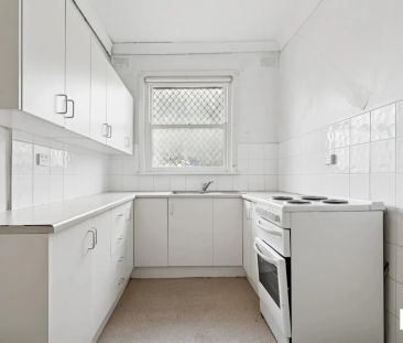 Comfortable 3-Bedroom Home with Spacious Yard in a Convenient Location - Photo 6