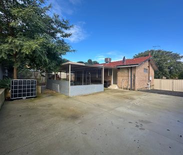 Freshly Upated 3 Bedroom Home with Double Driveway! - Photo 3