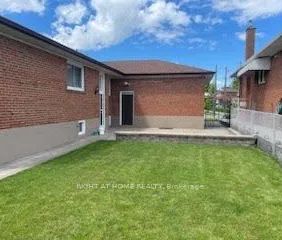 Detached Home For Lease | W9195011 - Photo 2