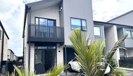 3 Bedroom home in Hobsonville with two carparks! - Photo 4