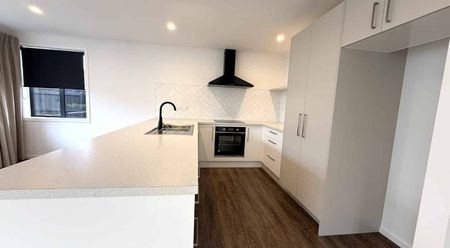 Modern 3 bedroom, 2 bathroom - Photo 3