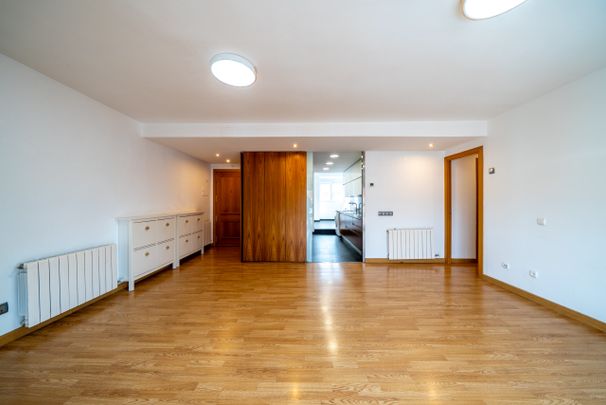 Penthouse for rent in a residential complex with a swimming pool in the Las Tablas, Madrid - Photo 1