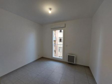 location Appartement F3 DE 61.1m² À MARSEILLE - Photo 2