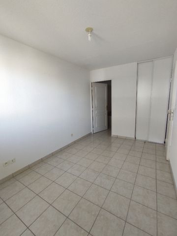 T2 DE 36 m² PROCHE PLACE DES CARMES - Photo 5