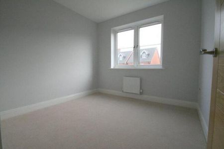 3 bedroom semi-detached house to rent - Photo 2