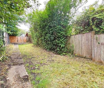 4 bedroom semi-detached house to rent - Photo 4