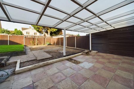 2 bedroom semi-detached bungalow to rent - Photo 3