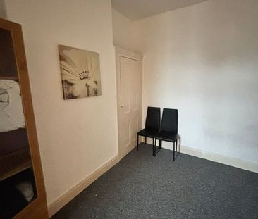 Room in a Shared Flat, Ashley Lane, M9 - Photo 3
