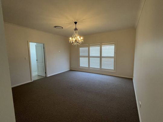 Executive 4 bedroom family home with rural views - Photo 1