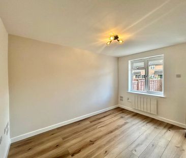 Ashridge, Farnborough, Hampshire, GU14 - Photo 6