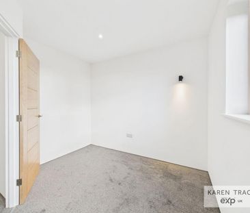 4 bedroom detached house to rent - Photo 3