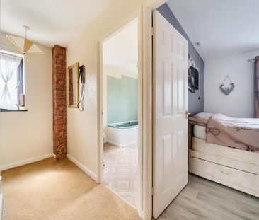 3 bedroom semi-detached house to rent - Photo 1