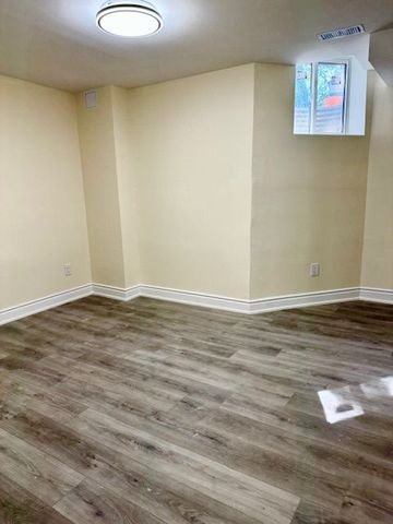 For Lease - 960 Winterton Way, Mississauga, Ontario - Photo 2