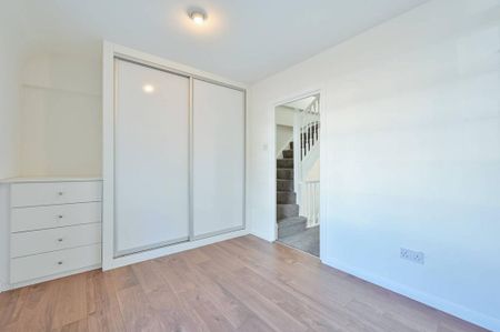 3 bedroom semi-detached house to rent - Photo 5