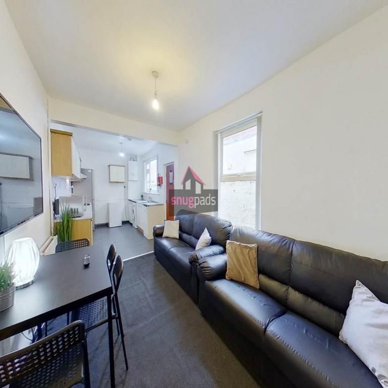 6 bedroom house to rent - Photo 1