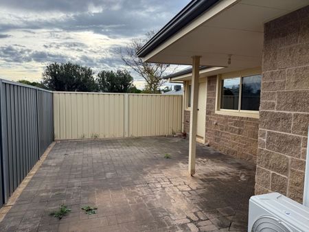 Comfortable Living in a Peaceful Court Location - Photo 5