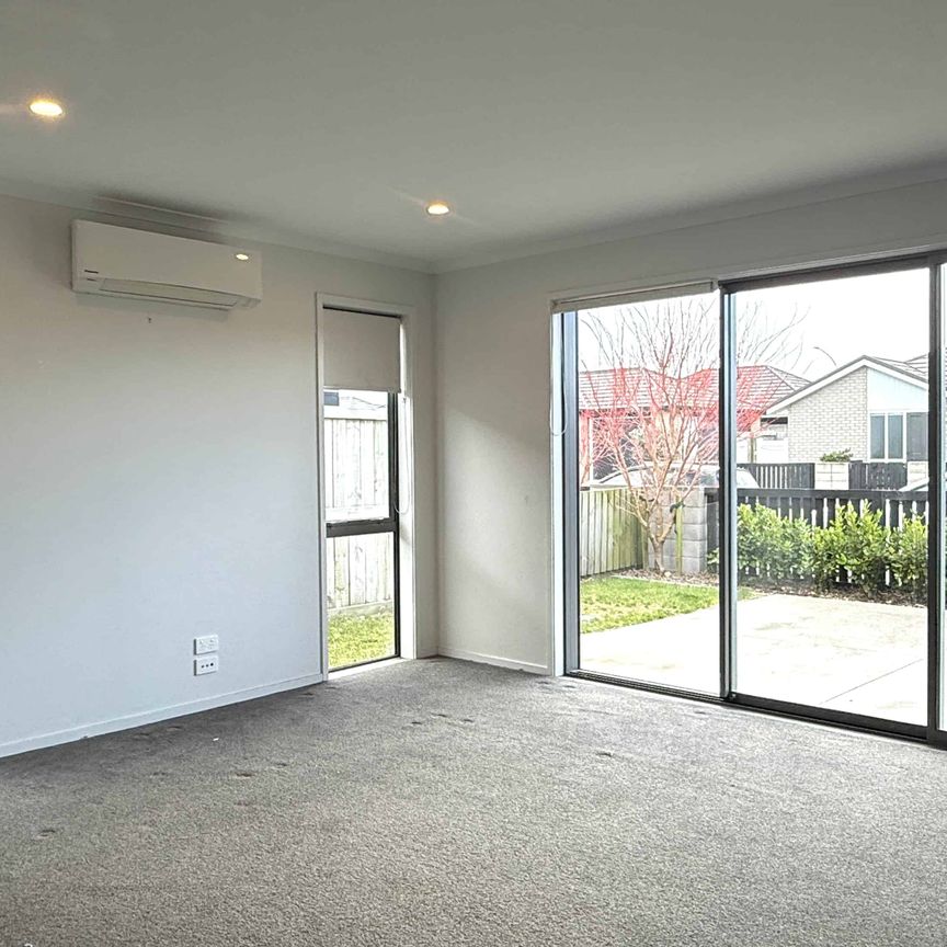 Modern, easy, Papamoa living - Photo 1
